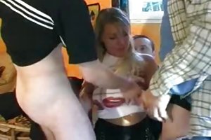 ចែករបស់គាត់ក្តៅប្រពន្ធ ៣ porno នៅក្នុងសូភាព