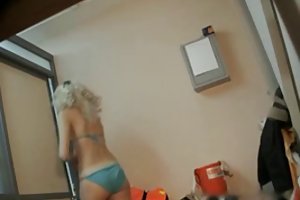 ប៍នលាក់នៅក្នុងកម្ពុផ្លាស់ប្តូរបន្ទប់ រួមភេទន់ភ្លន់